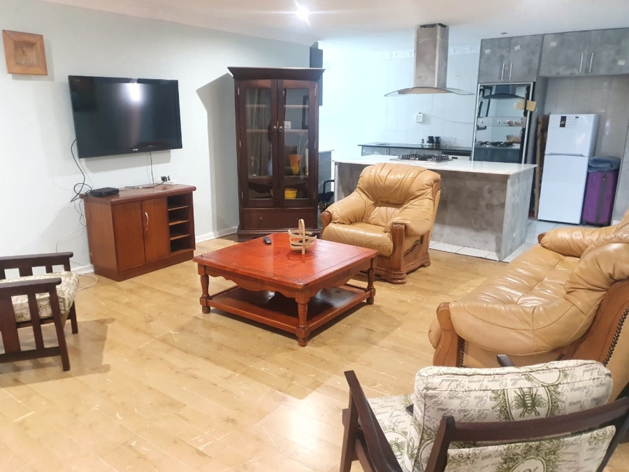 To Let 5 Bedroom Property for Rent in Vincent Eastern Cape